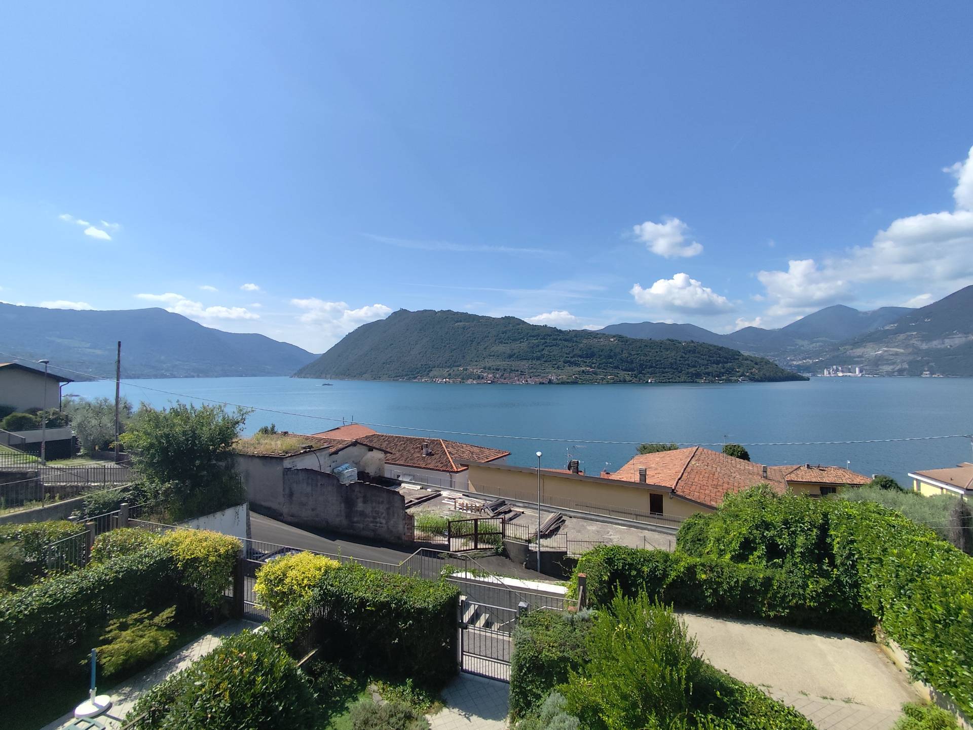 Appartamento in affitto a Sale Marasino