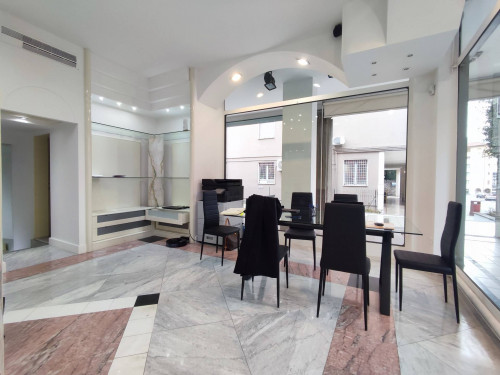 Attività commerciale in affitto a Sarnico