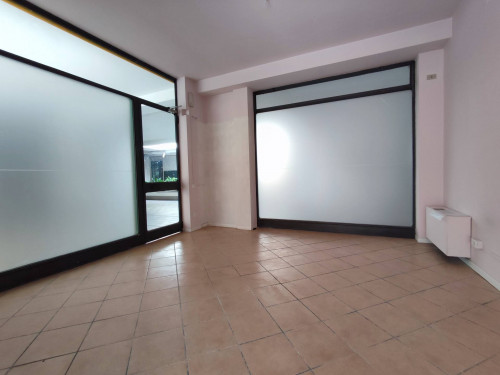 Attività commerciale in affitto a Sarnico