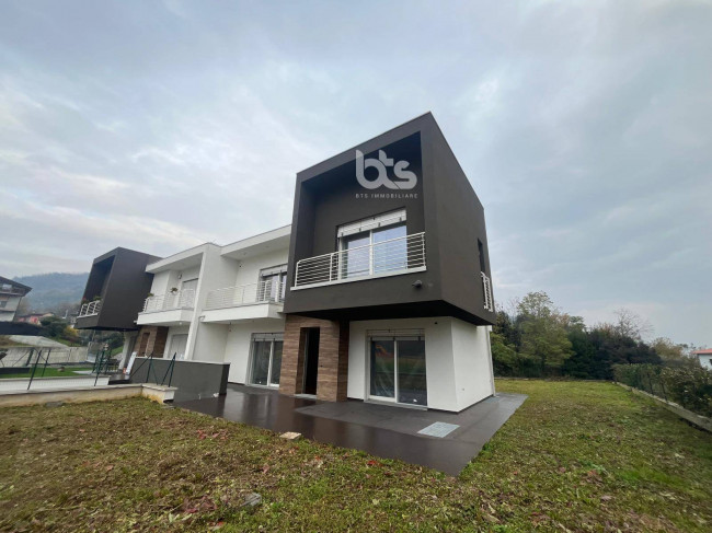 Bifamiliare in vendita a Villongo