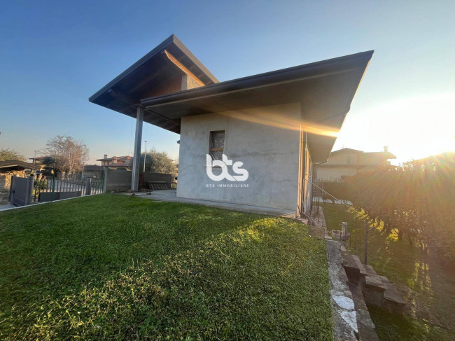 Villa in vendita a Castelli Calepio