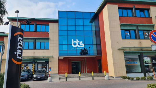 Studio/Ufficio in vendita a Costa Volpino