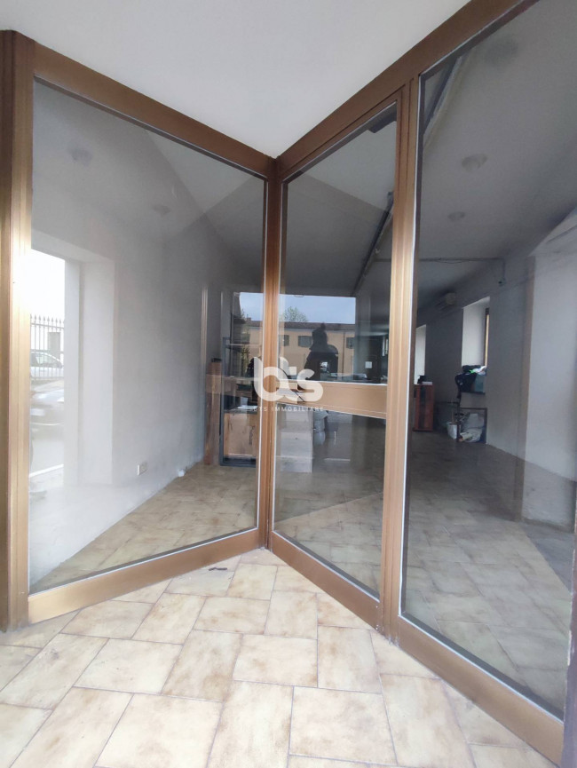 Attività commerciale in affitto a Cazzago San Martino