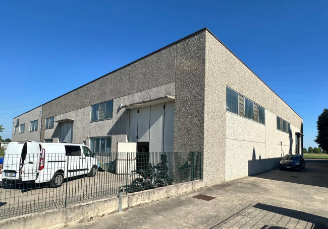 Capannone in vendita a Castel Rozzone