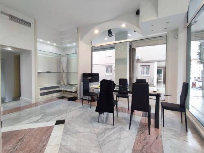Locale commerciale in vendita a Sarnico