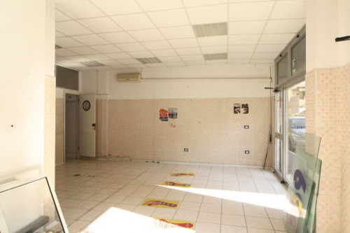 Locale commerciale in affitto a Grottammare