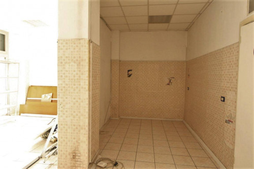 Locale commerciale in affitto a Grottammare