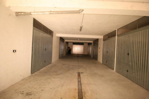 Box o garage in vendita a Massignano