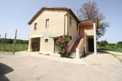 Rustico/Casale in vendita a Colli del Tronto
