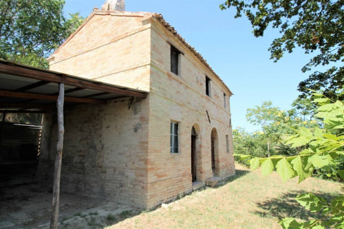 Rustico/Casale in vendita a Carassai