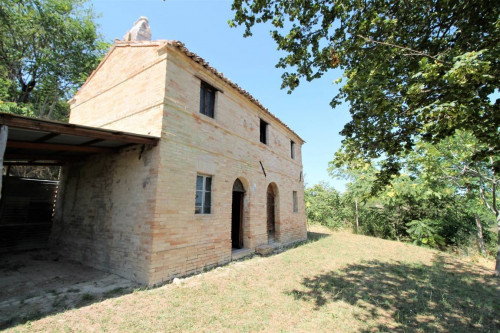 Rustico/Casale in vendita a Carassai