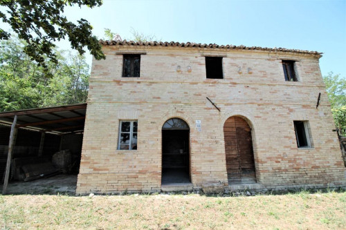 Rustico/Casale in vendita a Carassai