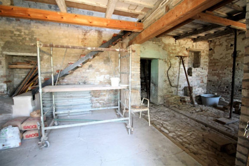 Rustico/Casale in vendita a Carassai