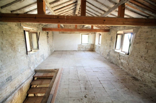 Rustico/Casale in vendita a Carassai