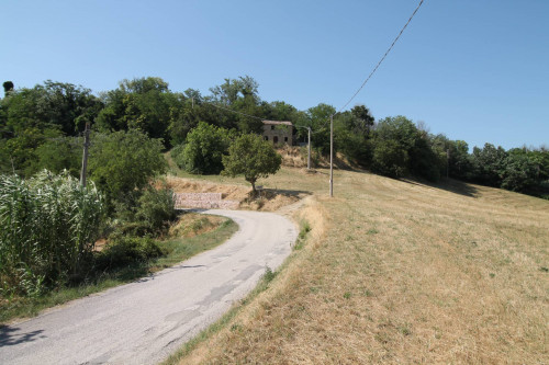 Rustico/Casale in vendita a Carassai