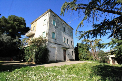 Casa indipendente in vendita a Montefiore dell'Aso