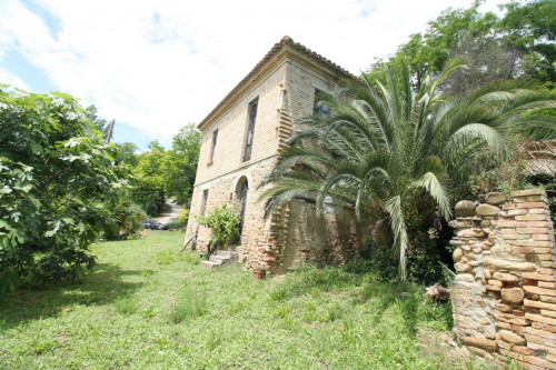 Rustico/Casale in vendita a Colonnella