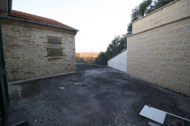 Rustico/Casale in vendita a Monsampolo del Tronto