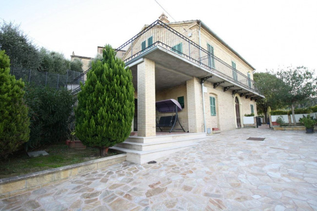 Rustico/Casale in vendita a Monsampolo del Tronto