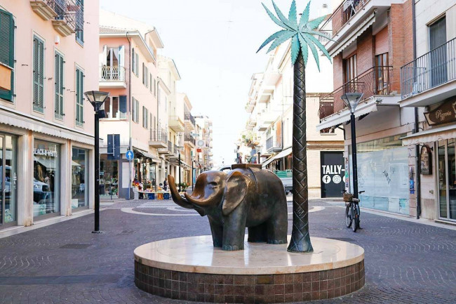 Locale commerciale in vendita a San Benedetto del Tronto