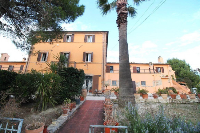Palazzo Storico in vendita a Offida