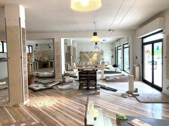 Locale commerciale in vendita a Ascoli Piceno