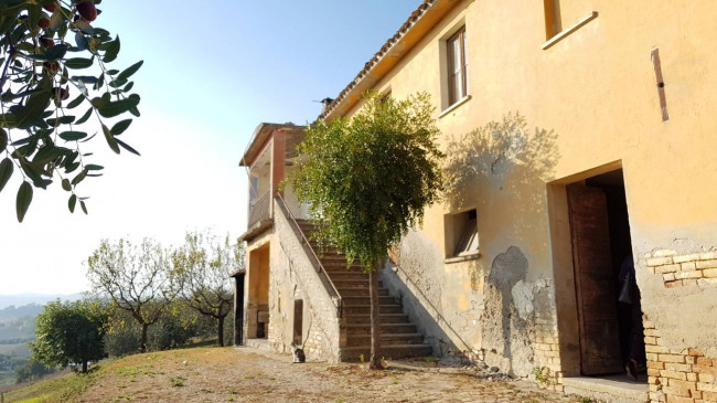 Rustico/Casale in vendita a Monsampolo del Tronto