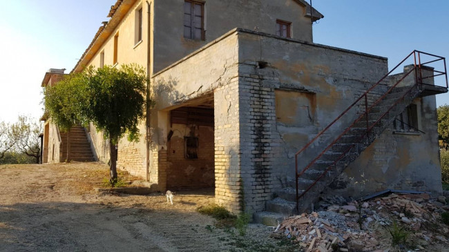 Rustico/Casale in vendita a Monsampolo del Tronto