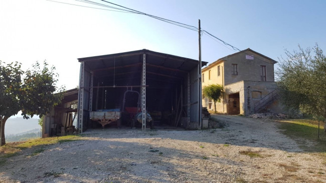 Rustico/Casale in vendita a Monsampolo del Tronto