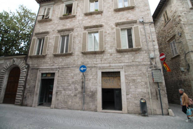 Locale commerciale in vendita a Ascoli Piceno
