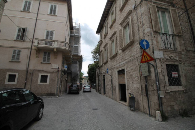 Locale commerciale in vendita a Ascoli Piceno