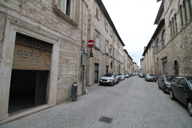Locale commerciale in vendita a Ascoli Piceno