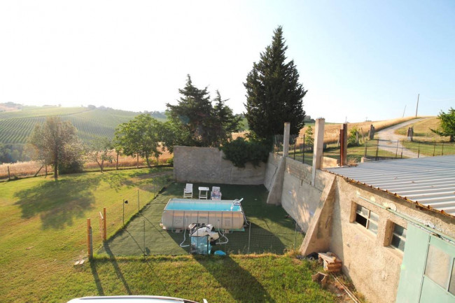 Rustico/Casale in vendita a Castignano