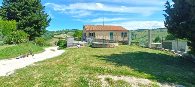 Rustico/Casale in vendita a Castignano