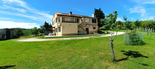 Rustico/Casale in vendita a Castignano