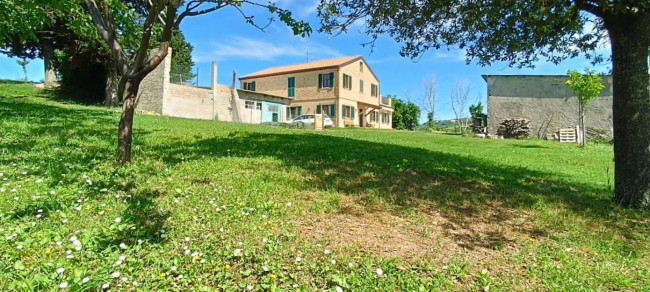 Rustico/Casale in vendita a Castignano