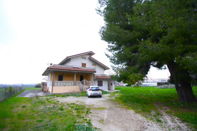 Villa in vendita a Sant'Egidio alla Vibrata