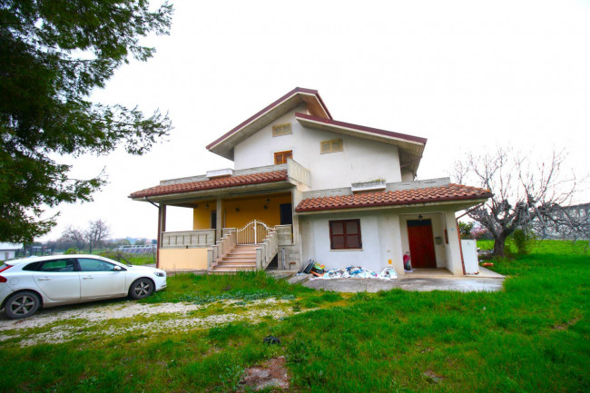Villa in vendita a Sant'Egidio alla Vibrata