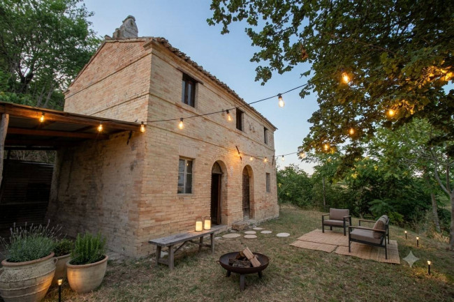 Rustico/Casale in vendita a Carassai