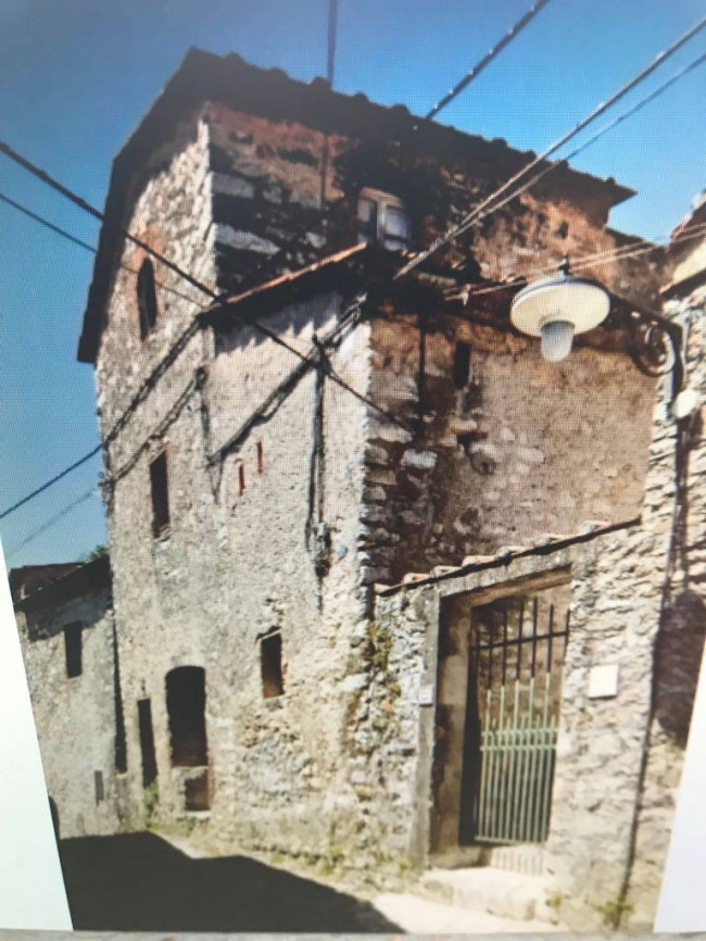 Casa indipendente in vendita a Fibbiano Montanino, Camaiore (LU)