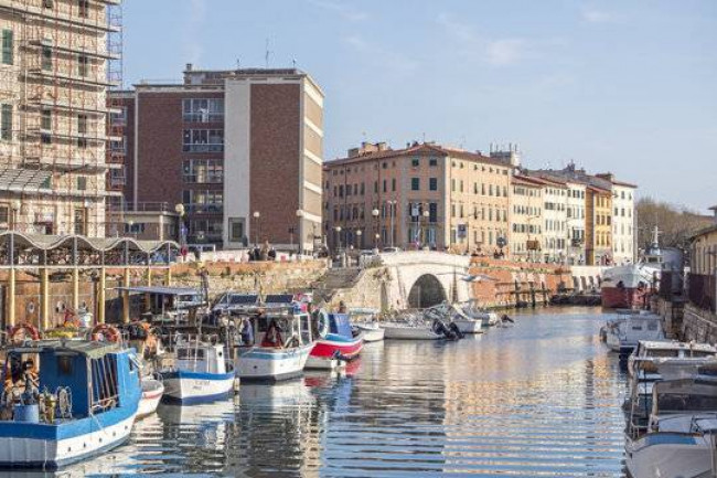 Attività commerciale in affitto a Porta A Mare, Livorno (LI)