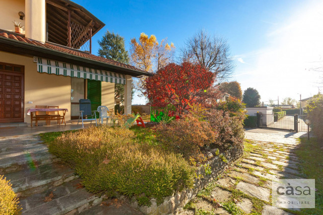 Appartamento in vendita a Lozza