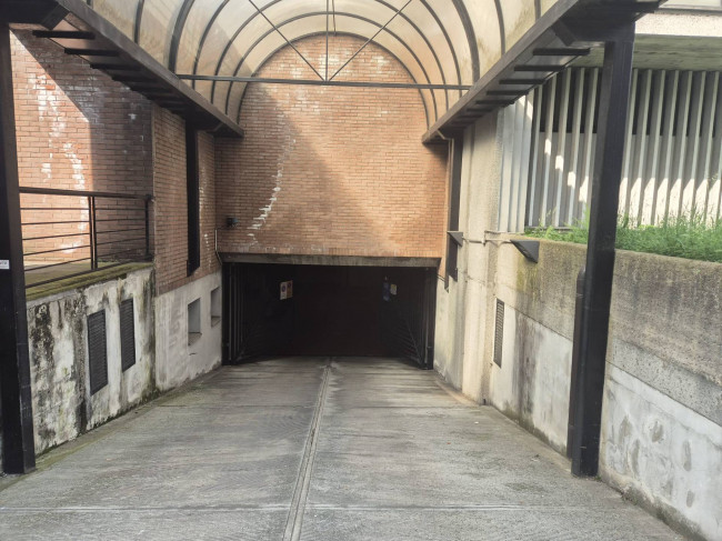 Posto auto coperto in vendita a Varese