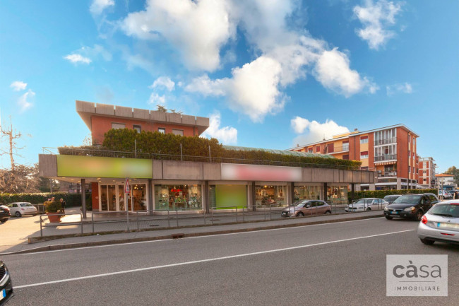 Locale commerciale in vendita a Varese