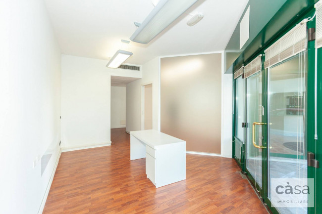 Locale commerciale in affitto a Varese