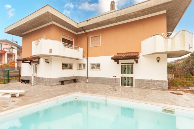 Villa in vendita a Varese