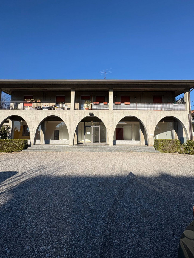Locale commerciale in affitto a Bodio Lomnago