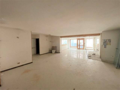 Locale commerciale in vendita a Tolmezzo