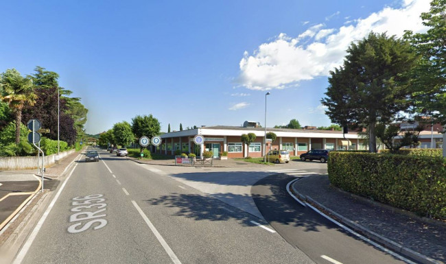 Locale commerciale in vendita a Corno di Rosazzo