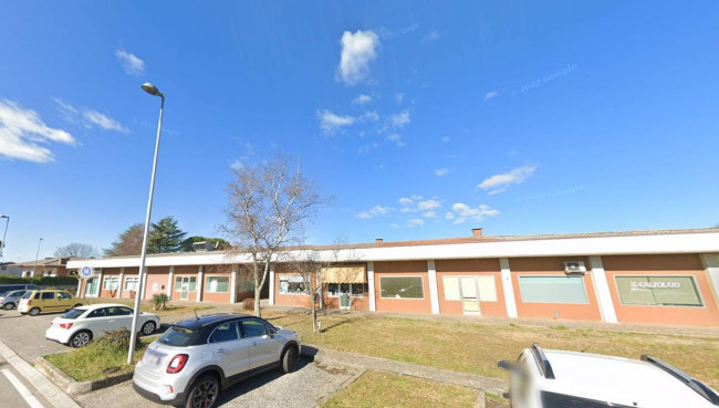 Locale commerciale in vendita a Corno di Rosazzo